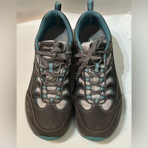Eddie Bauer Women’s Size 9 Waterproof Hiking Shoes Vibram Sole